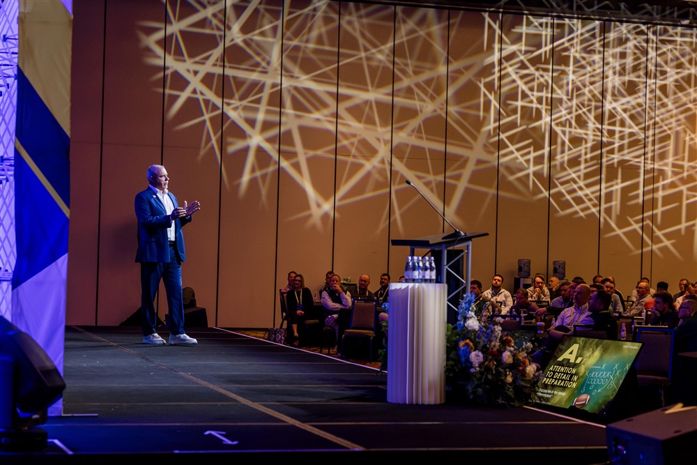 Dave Christensen leadership keynote speaker at corporate conference event 7