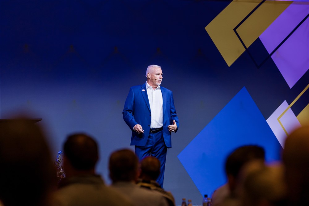 Dave Christensen leadership keynote speaker at corporate conference event 8