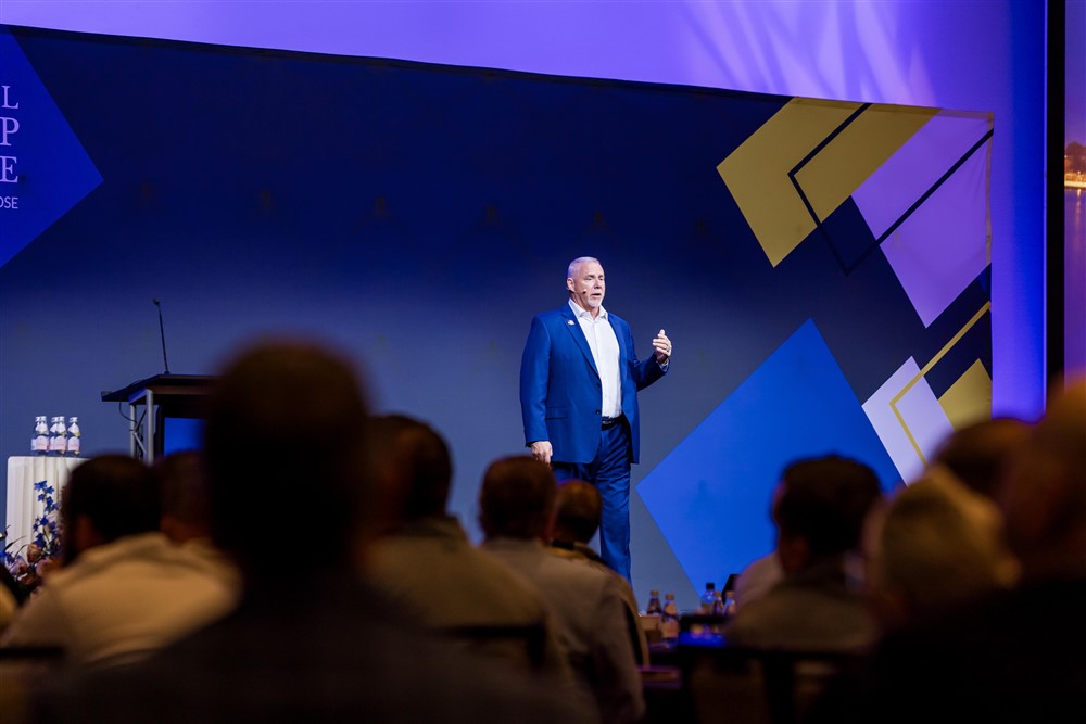 Dave Christensen leadership keynote speaker at corporate conference event 9
